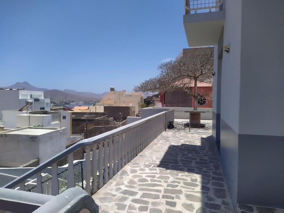 Vivenda Com Patio, No Coracao Do Mindelo Villa Exterior photo